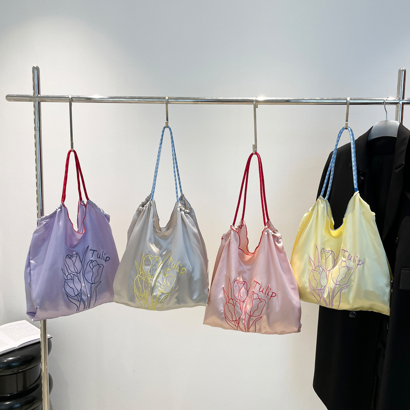 Premium Dopamine Satin Drawstring Tote Bag Cream Tulip Embroidered Commuter Shoulder Bag